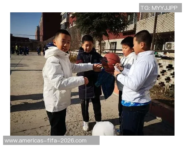 探讨足球反弹高度的影响因素及其在比赛中的重要性分析